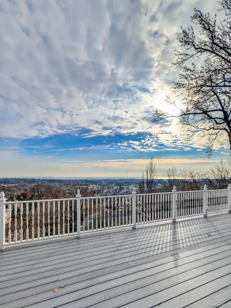 174 Douglas Staten Island NY 10304