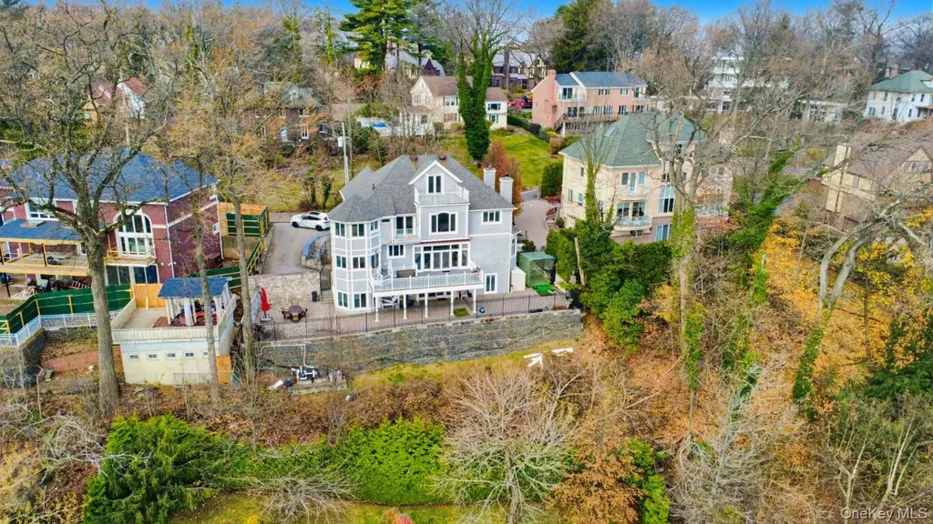 174 Douglas Staten Island NY 10304