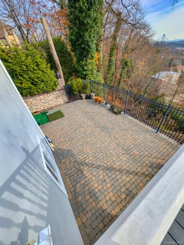 174 Douglas Staten Island NY 10304