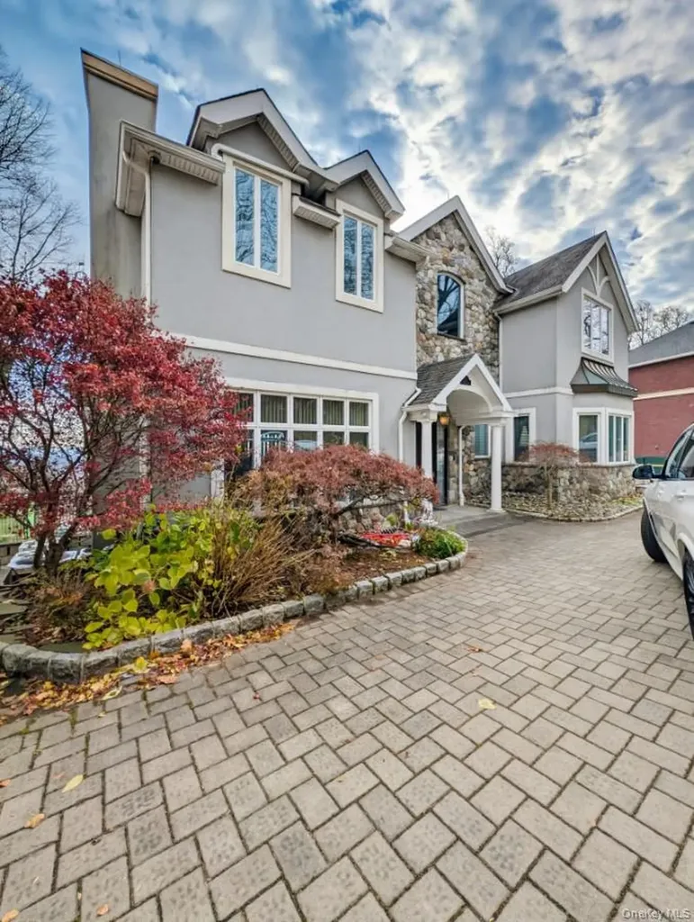 174 Douglas Staten Island NY 10304