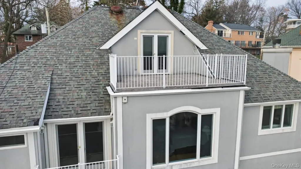 174 Douglas Staten Island NY 10304