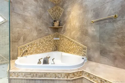 2044 26th Street Astoria NY 11105