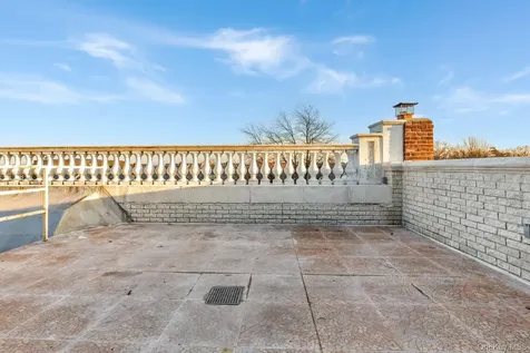 2044 26th Street Astoria NY 11105