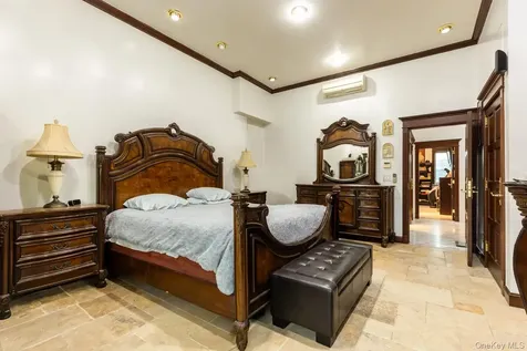 2044 26th Street Astoria NY 11105