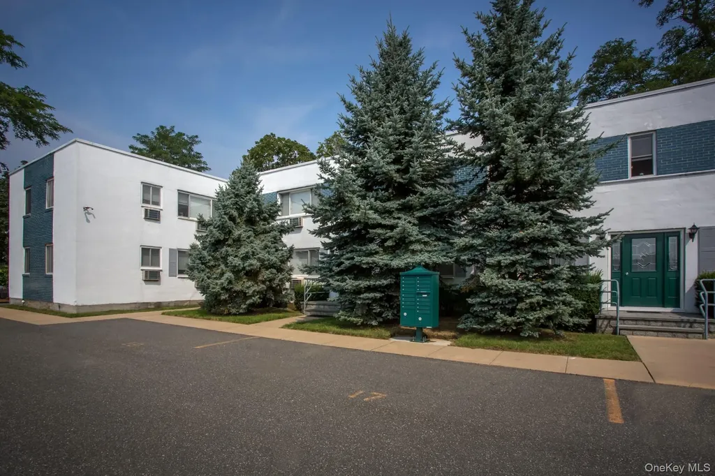 40 Broadway Amityville NY 11701