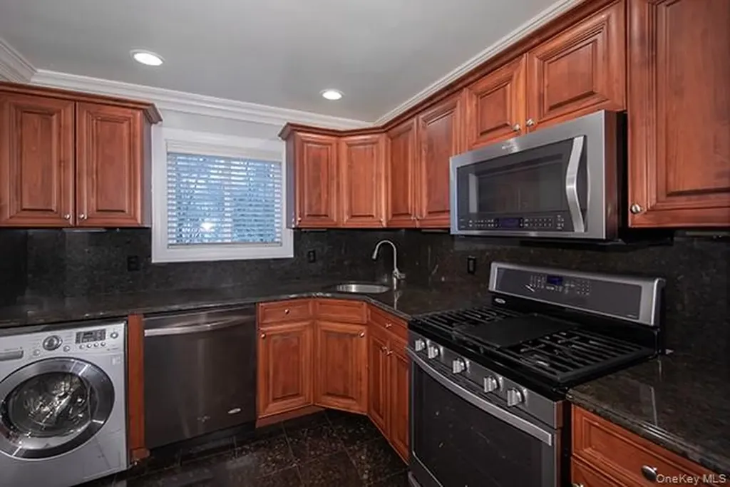 40 Broadway Amityville NY 11701
