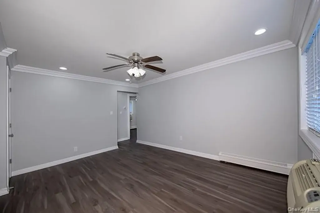 40 Broadway Amityville NY 11701