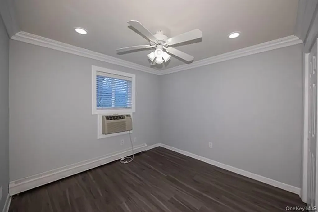 40 Broadway Amityville NY 11701