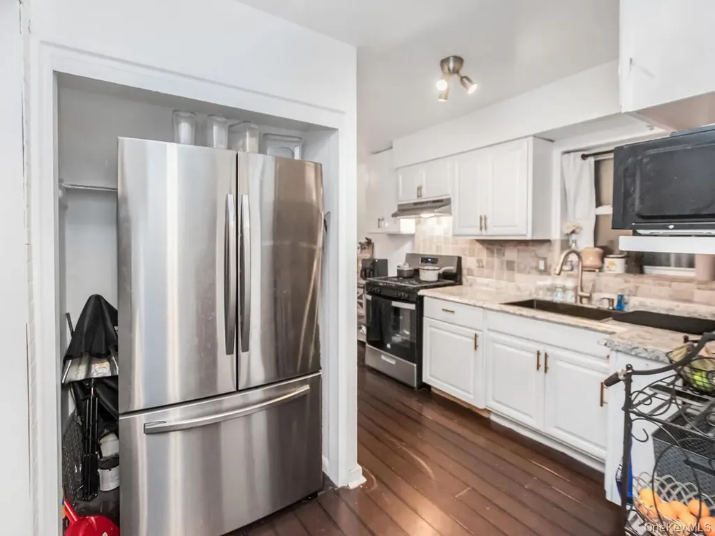 4190 E Tremont Avenue Bronx NY 10465