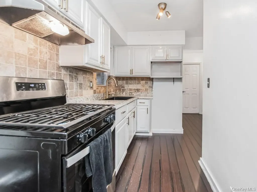 4190 E Tremont Avenue Bronx NY 10465
