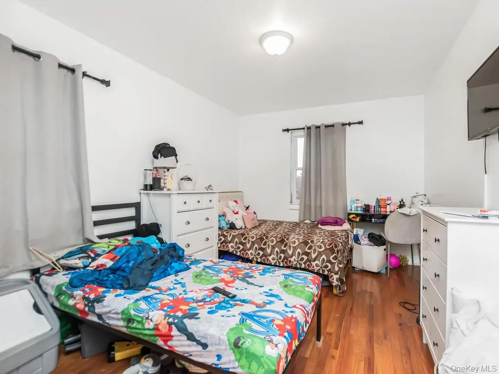 4190 E Tremont Avenue Bronx NY 10465