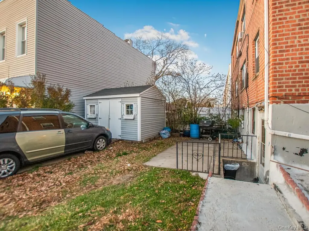 4190 E Tremont Avenue Bronx NY 10465