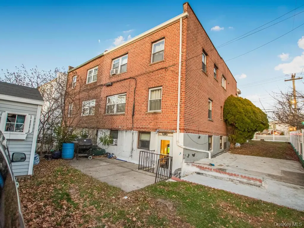4190 E Tremont Avenue Bronx NY 10465