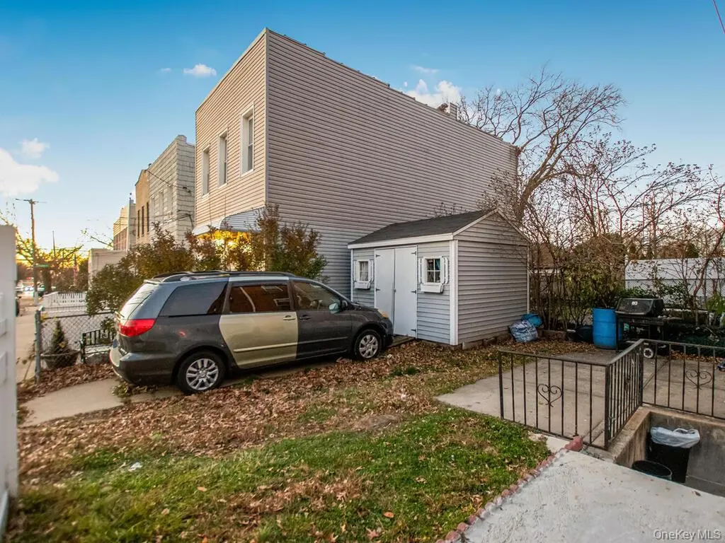 4190 E Tremont Avenue Bronx NY 10465