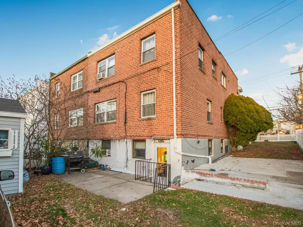 4190 E Tremont Avenue Bronx NY 10465