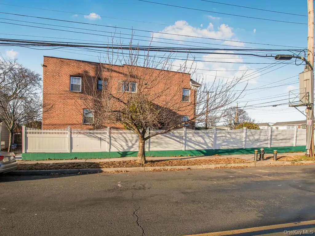 4190 E Tremont Avenue Bronx NY 10465