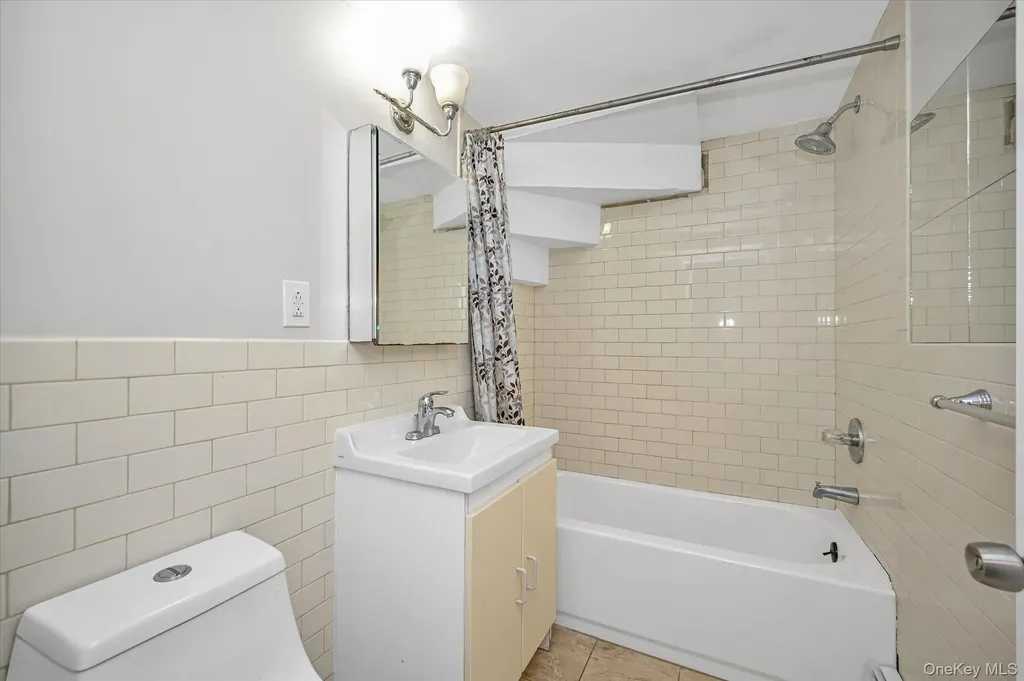 6439 58th Road Maspeth NY 11378