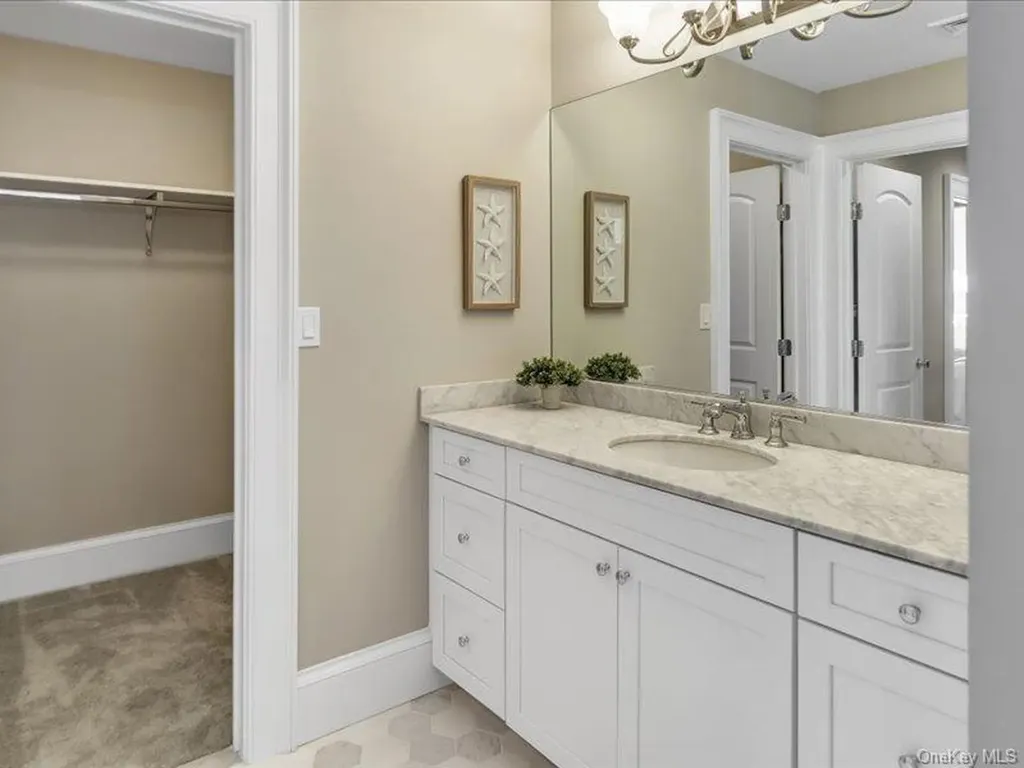 17 Adam Lane Westhampton Beach NY 11978