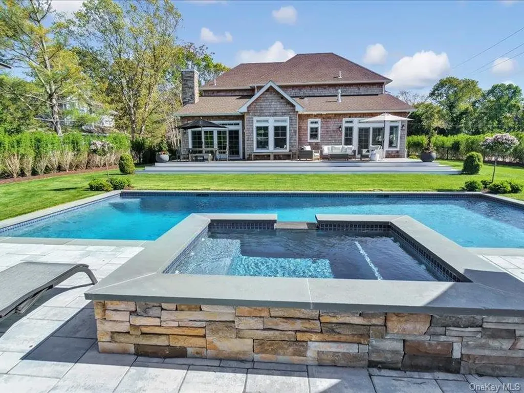 17 Adam Lane Westhampton Beach NY 11978