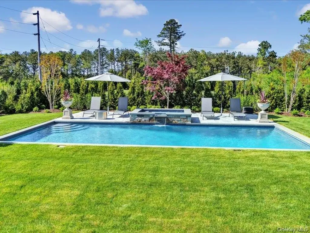 17 Adam Lane Westhampton Beach NY 11978