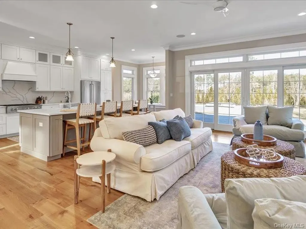 17 Adam Lane Westhampton Beach NY 11978