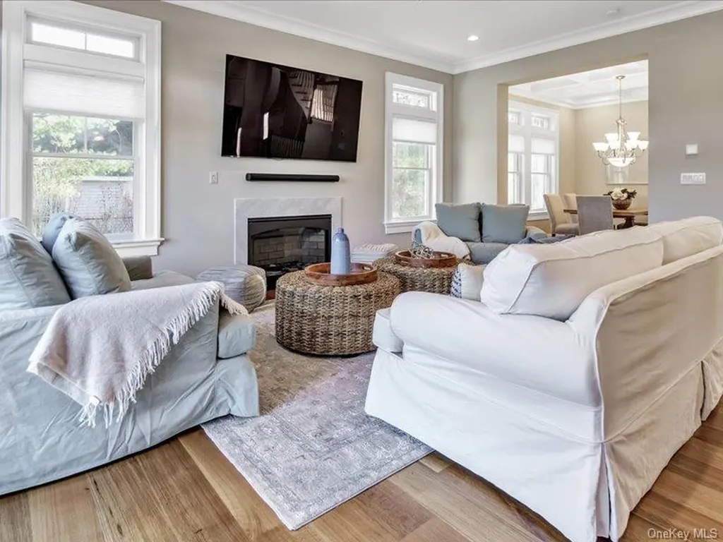 17 Adam Lane Westhampton Beach NY 11978