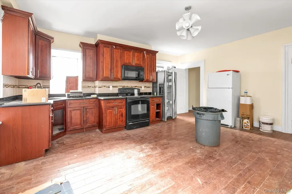 11-41 123 Street Bayside NY 11361