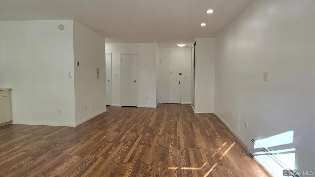 30 Daley Place Lynbrook NY 11563