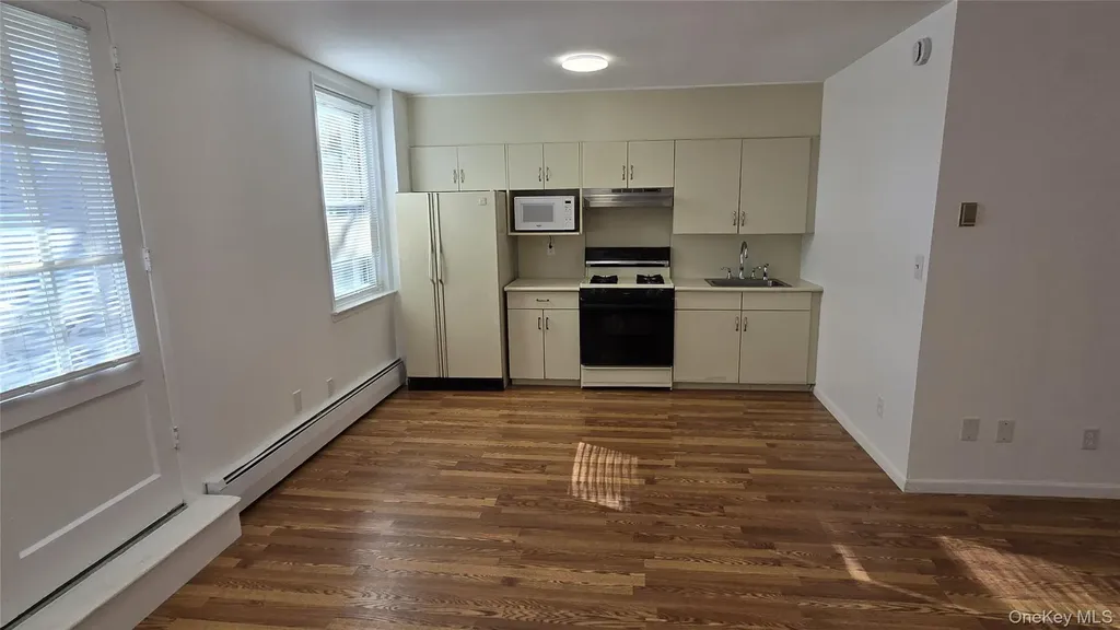 30 Daley Place Lynbrook NY 11563
