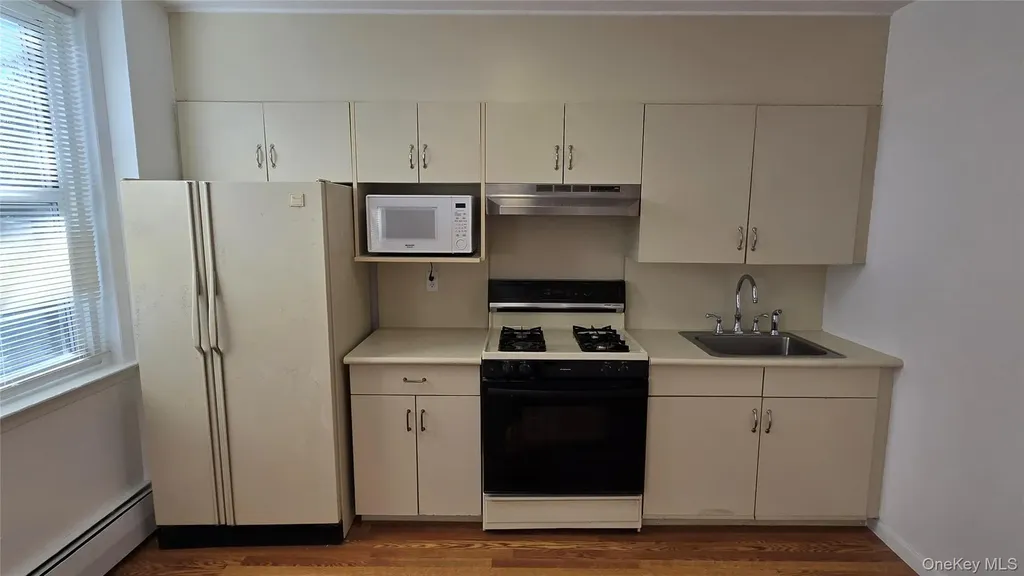 30 Daley Place Lynbrook NY 11563