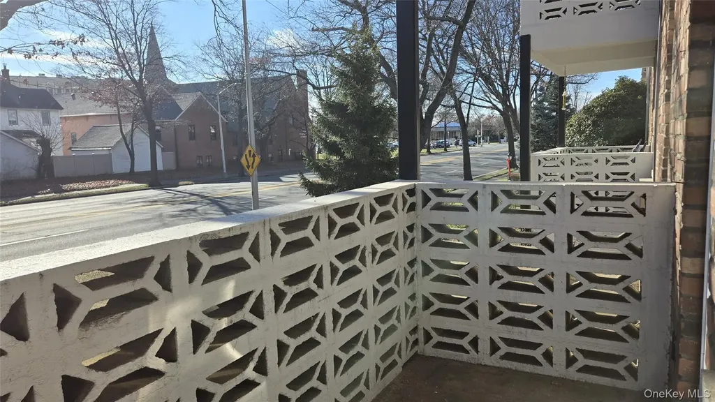 30 Daley Place Lynbrook NY 11563