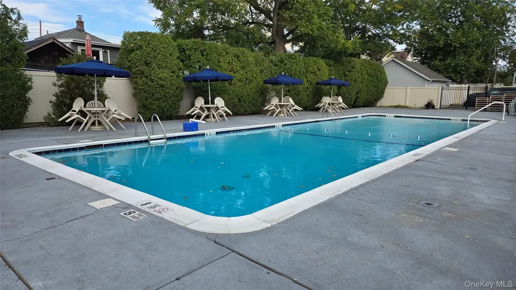 30 Daley Place Lynbrook NY 11563