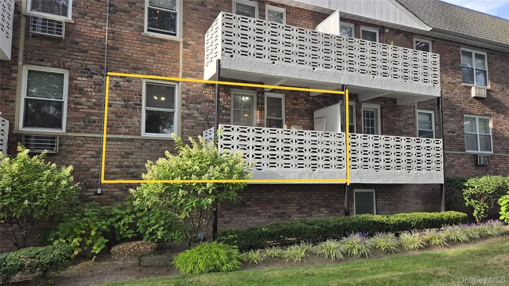 30 Daley Place Lynbrook NY 11563