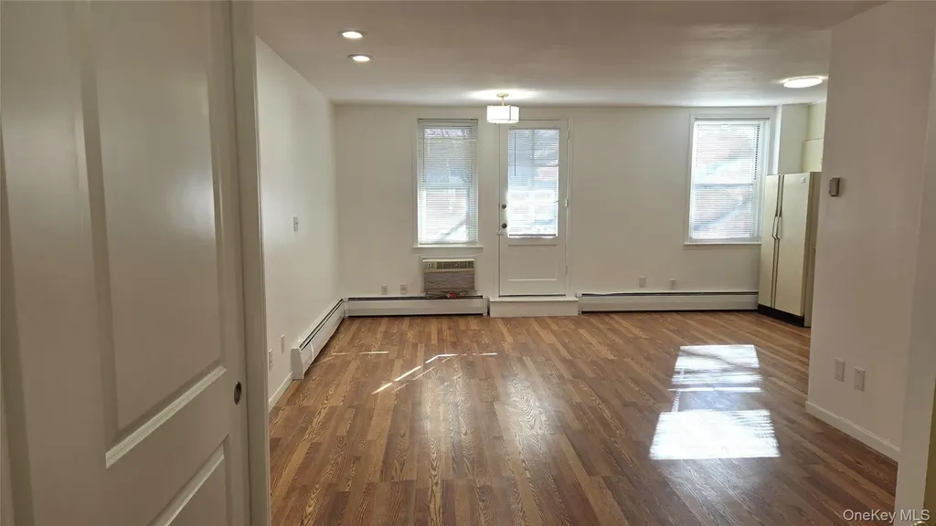 30 Daley Place Lynbrook NY 11563