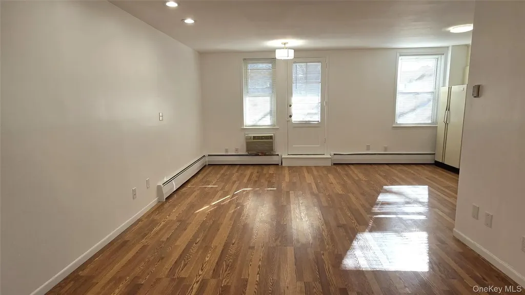 30 Daley Place Lynbrook NY 11563