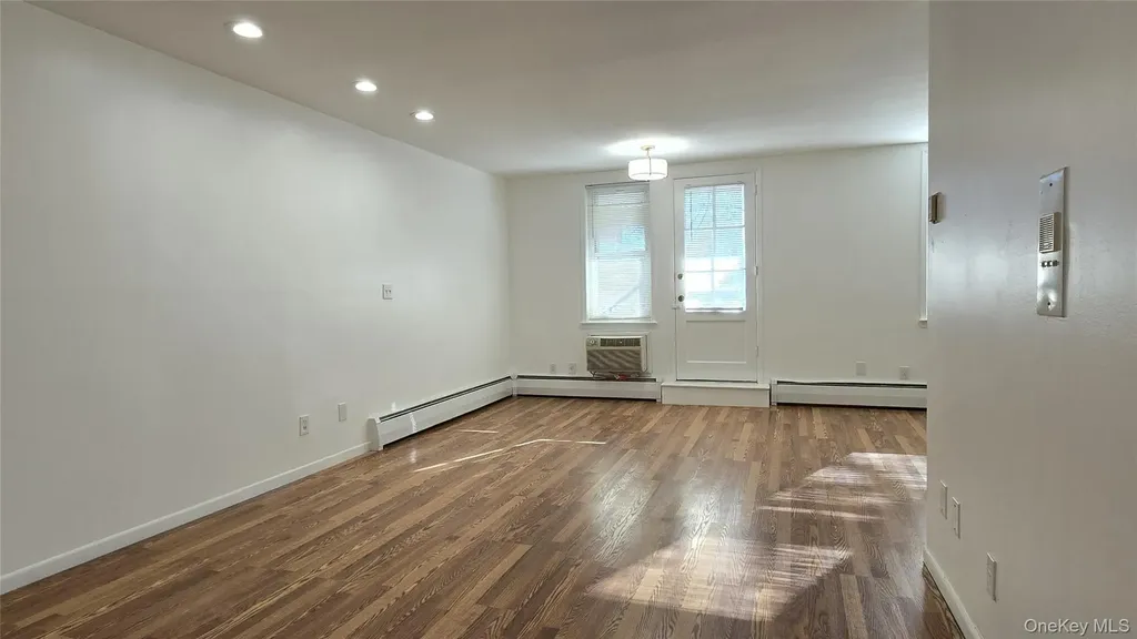 30 Daley Place Lynbrook NY 11563
