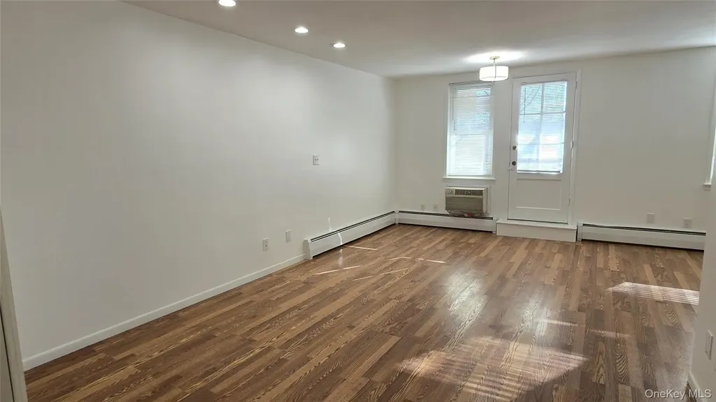 30 Daley Place Lynbrook NY 11563
