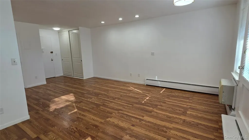 30 Daley Place Lynbrook NY 11563