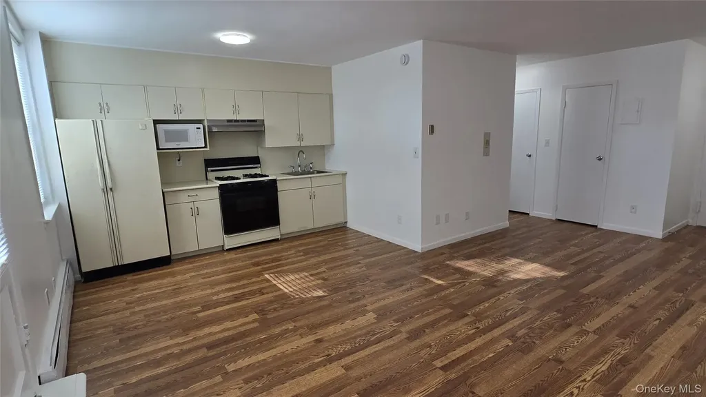30 Daley Place Lynbrook NY 11563