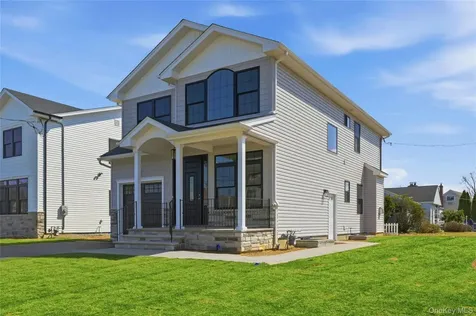 3380 Woodward Avenue Wantagh NY 11793