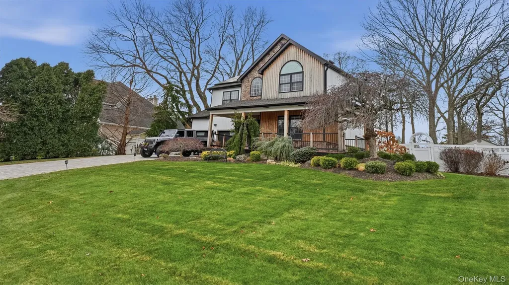 8 Hamilton Place Lake Grove NY 11755