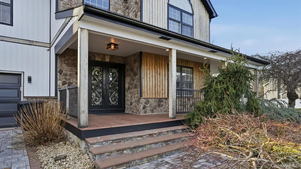 8 Hamilton Place Lake Grove NY 11755