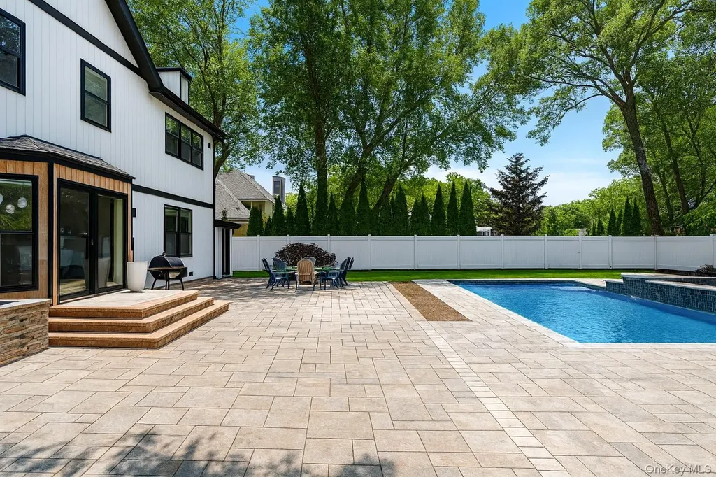 8 Hamilton Place Lake Grove NY 11755