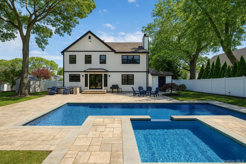 8 Hamilton Place Lake Grove NY 11755