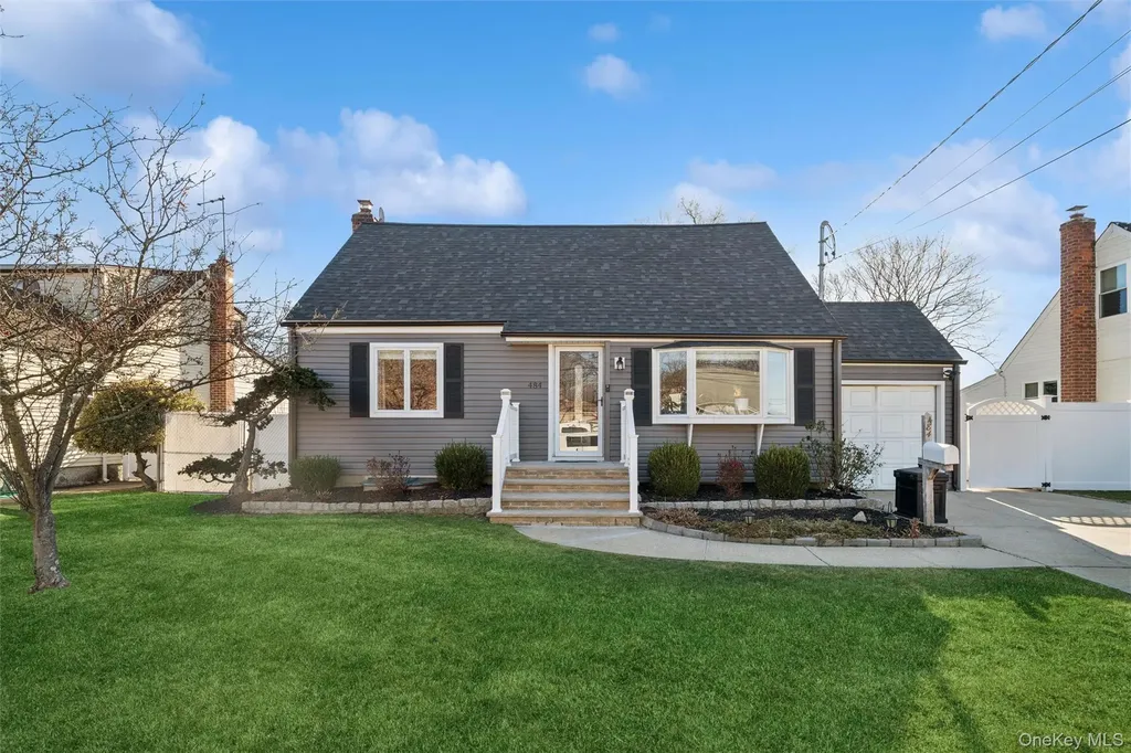 484 18th Street West Babylon NY 11704