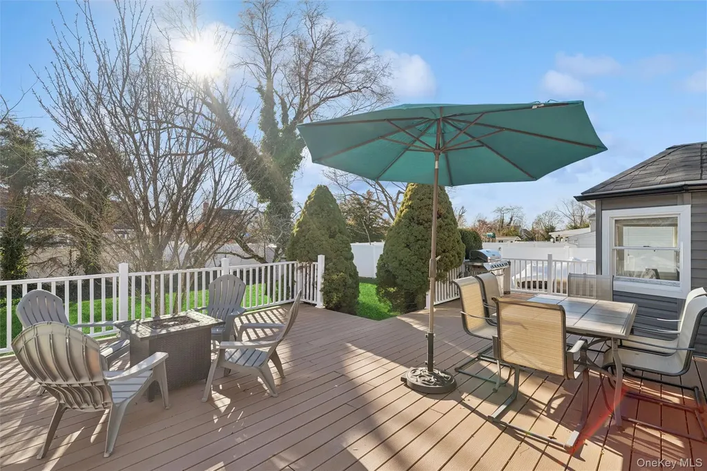484 18th Street West Babylon NY 11704