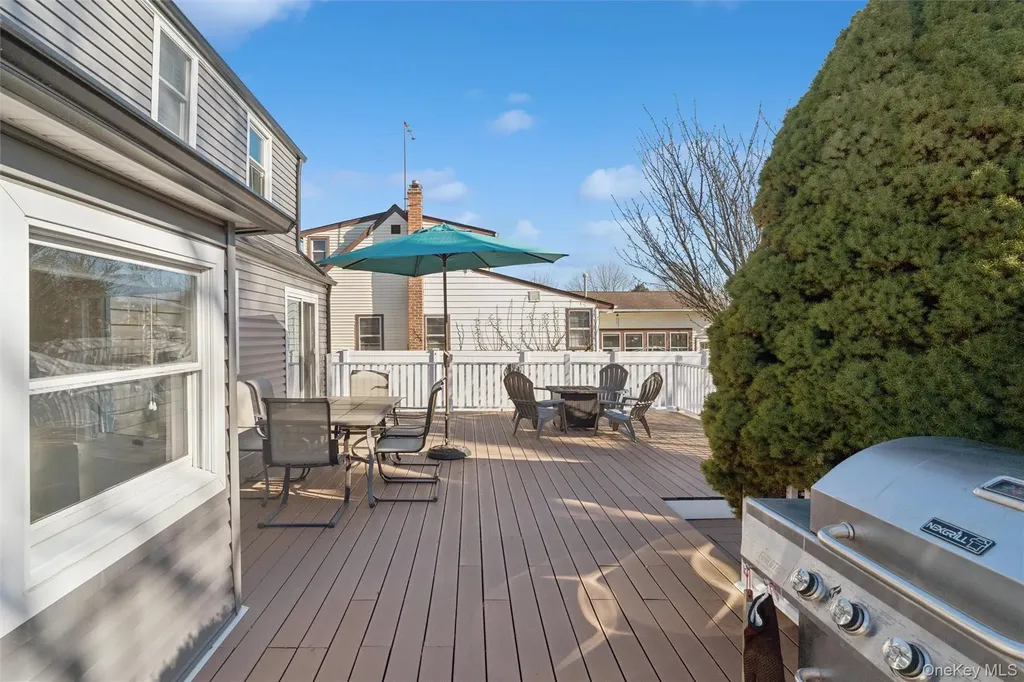 484 18th Street West Babylon NY 11704