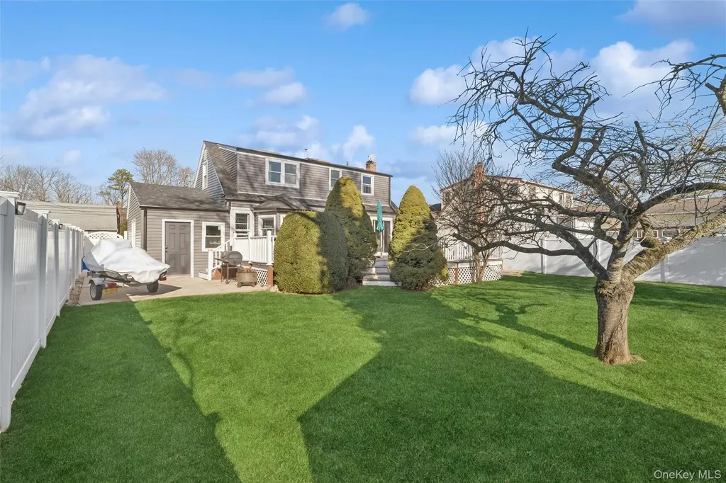 484 18th Street West Babylon NY 11704
