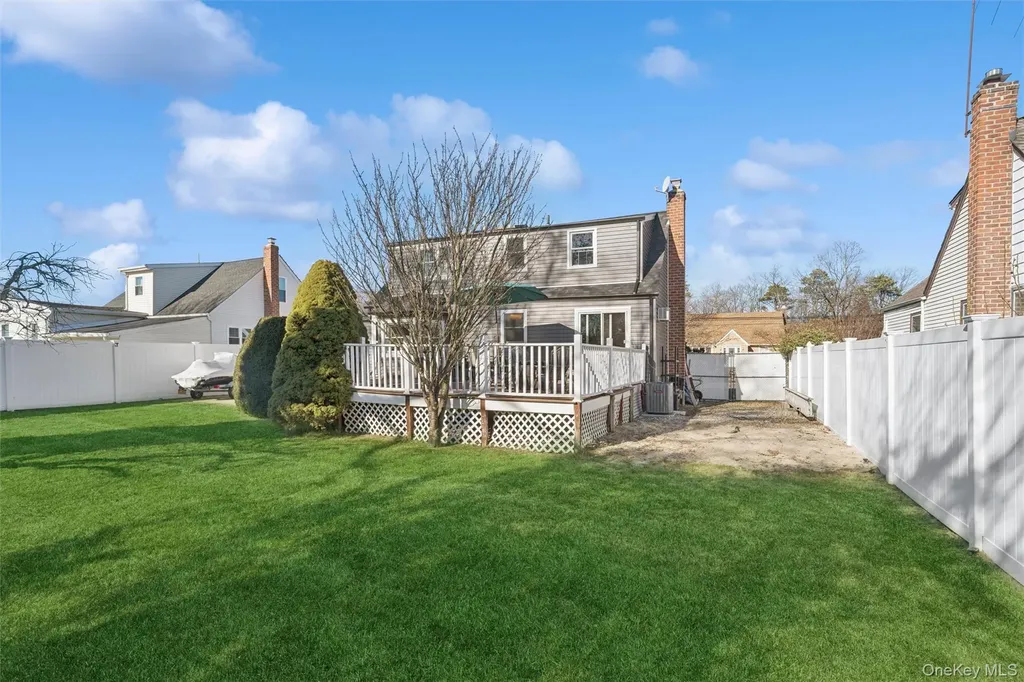 484 18th Street West Babylon NY 11704