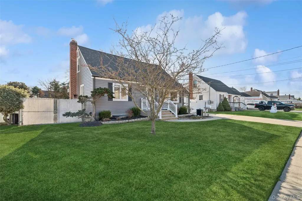484 18th Street West Babylon NY 11704